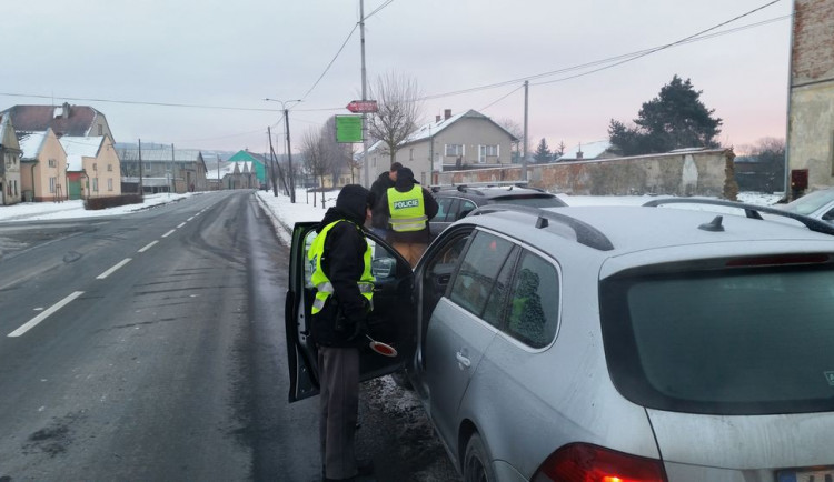 Policisté se zaměřili na řidiče ve Šternberku, odhalili i celostátně hledanou osobu