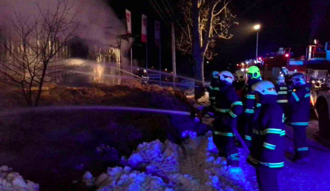 Pod lyžařským vlekem ve Stříbrnicích vzplála budova. Vznikla škoda za více než čtyři miliony