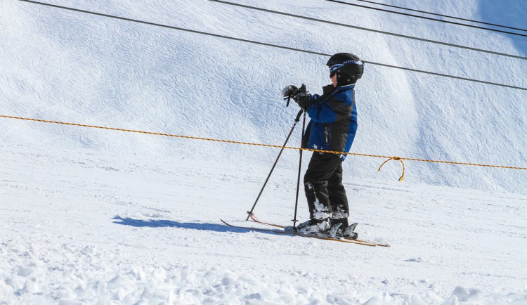 Skiareály v Jeseníkách hlásí sjezdovky zaplněné lyžaři, podmínky jsou ideální