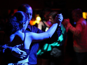 Díky potyčce na plese může výtržník skončit až na dva roky ve vězení