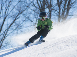 V Karlově mohou v pátek děti do patnácti let lyžovat zadarmo. Nezapomeňte vysvědčení