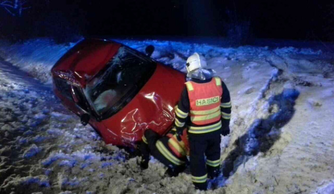 Od čtvrtka se stalo v souvislosti s počasím v kraji 32 dopravních nehod