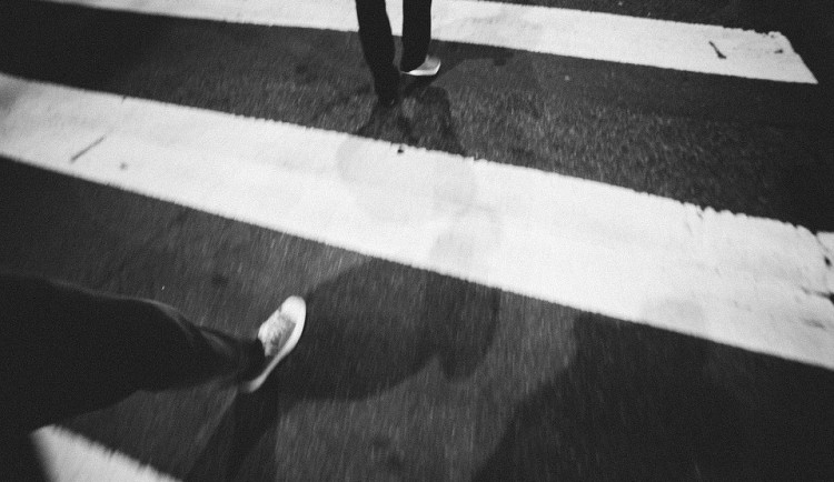 Na přechodu na Hodolanské ulici v Olomouci srazilo auto tříleté dítě