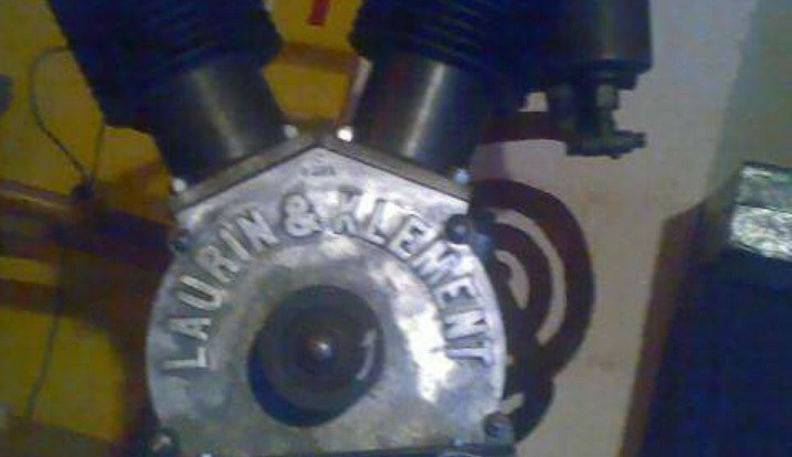 Zloděj ukradl téměř 130 let starý motor Laurin a Klement, majiteli způsobil škodu za 200 tisíc