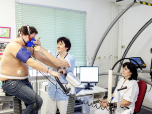 Klinika tělovýchovného lékařství ve Fakultce prošla úpravami, má bezbariérový vstup a nové vybavení