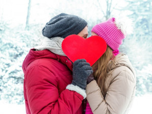 Na Valentýna se nejvíce utrácí na poslední chvíli, jen desetina Čechů se seznámila na internet