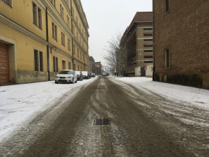 Silnice v kraji pokryl sníh, všechny jsou ale zatím sjízdné