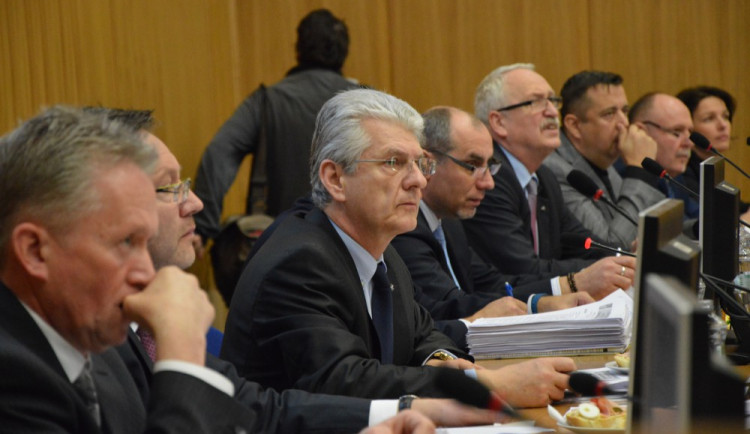 Král je mrtev, ať žije král. Košta byl odvolán, novým hejtmanem je Okleštěk