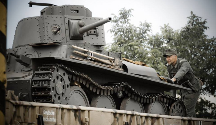 For Model na Výstavišti Flora nabídne sportovní vozy, válečné tanky i elegantní letadla