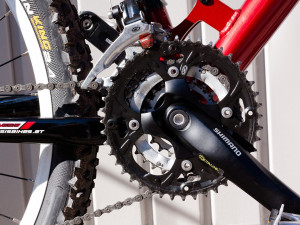 Dva sražení cyklisti ve dvou dnech. Ten z Olomouce je těžce zraněn, v Petrově nad Desnou zabíjela dodávka