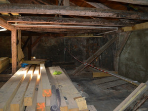 Rekonstrukce střechy městské knihovny v Olomouci je v plném proudu