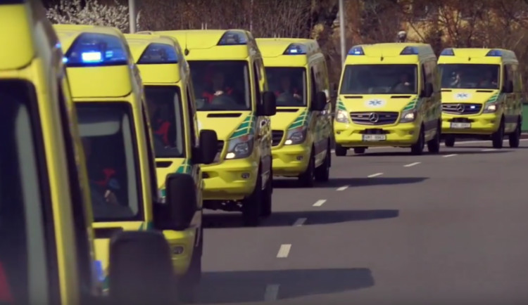 VIDEO: Podívejte se na jízdu nových sanitek záchranné služby