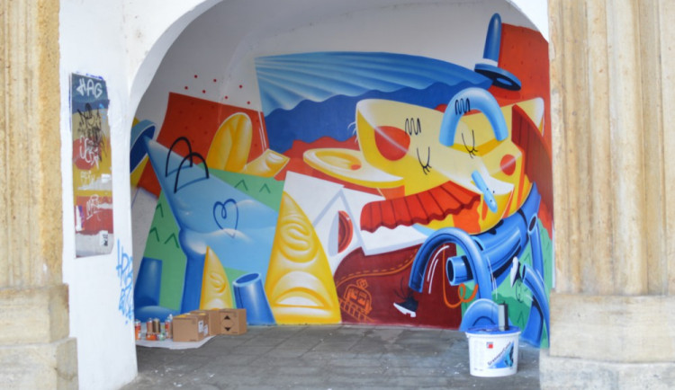 FOTOGALERIE: Lomená galerie v centru Olomouce se začíná vybarvovat, podívejte se