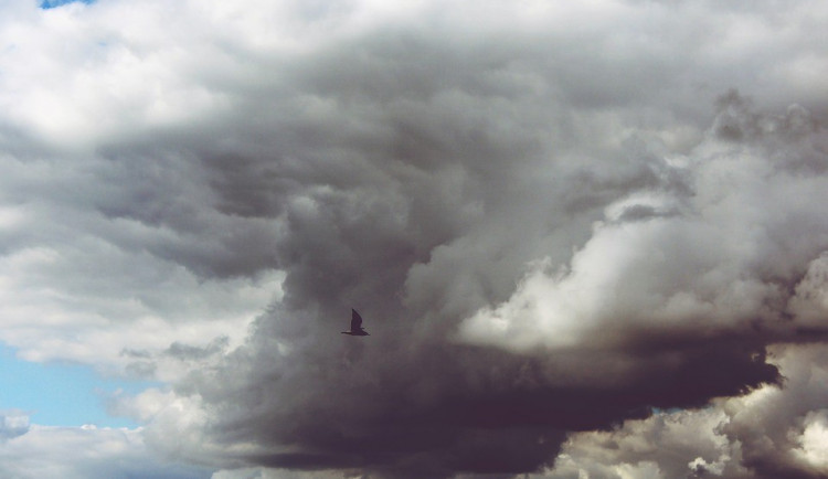 POČASÍ NA SOBOTU: Ráno a dopoledne bude polojasno, pak obloha zatáhne a přijdou přeháňky