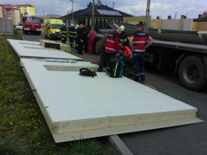 Na dělníka v Prostějově spadl dřevěný panel