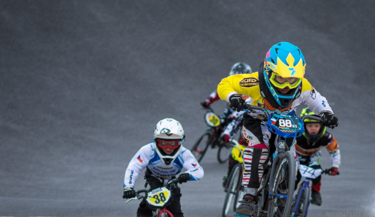 Hlínu po pádu jsem poprvé ochutnala už ve čtyřech letech, směje se mladá bikrosařka Štěpánka Fremlová