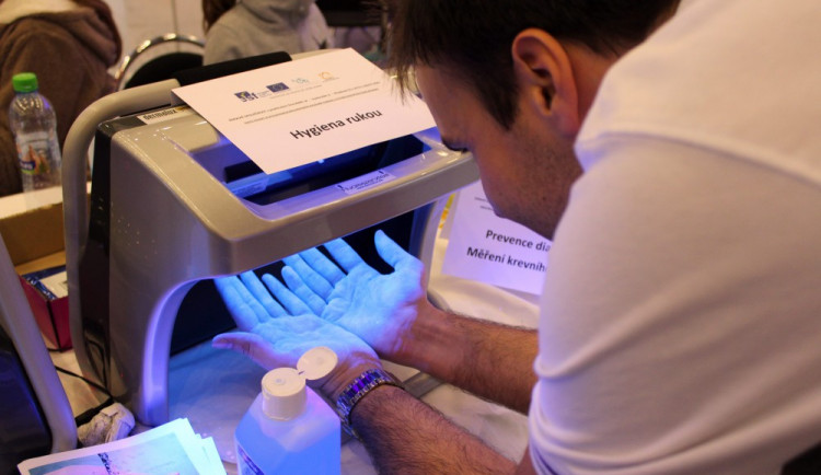 Víte, jak si správně mýt ruce? Nemocnice v kraji se zaměří na osvětu této problematiky