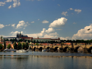 Olomoucká univerzita chystá setkání absolventů na lodi v Praze