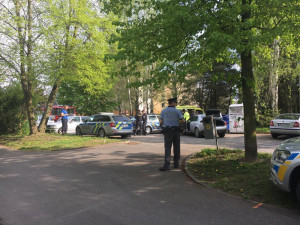 Při zásahu na ulici J. Glazarové do policejního auta čelně narazil zdrogovaný řidič