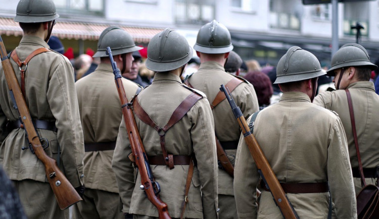 Celé Česko si dnes připomíná konec války