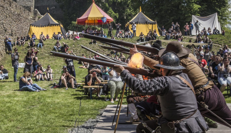 Helfštýn obsadí vojáci, gladiátoři i urození rytíři. Bude se tam konat velký festival vojenské historie