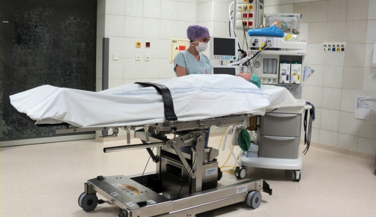 Nemocnice Šternberk nově operuje na moderním operačním stole