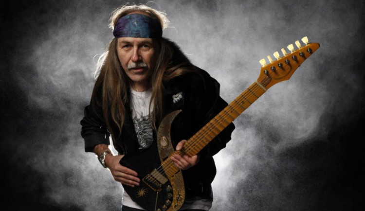 Místo zrušeného koncertu Dany Fuchs na Bounty Rock Café Open Air zahraje kytarista Uli Jon Roth