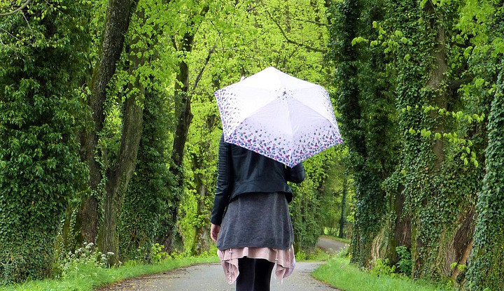 POČASÍ NA PÁTEK: Přes den bude zataženo, odpoledne čekejte i přeháňky