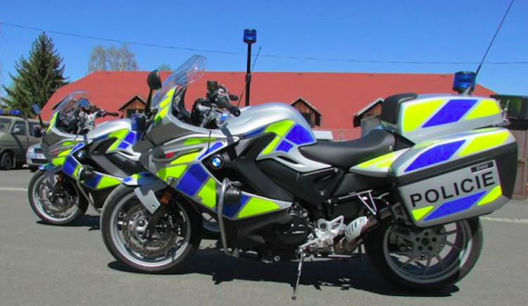 Silnice na Jesenicku budou brázdit nové policejní motorky