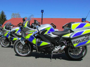 Silnice na Jesenicku budou brázdit nové policejní motorky