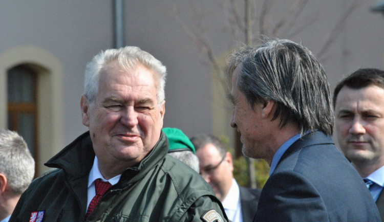 Prezident Zeman podepsal milost pro doživotně odsouzeného Kajínka