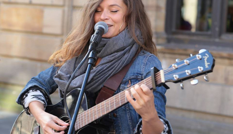 VIDEO: Známá olomoucká buskerka Terez Wrau vydává své první album