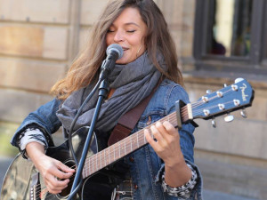 VIDEO: Známá olomoucká buskerka Terez Wrau vydává své první album