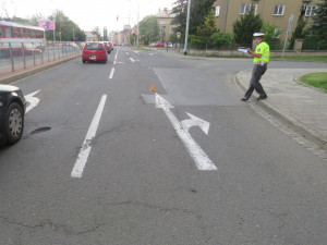 Na tř. Míru srazil řidič svým autem třináctiletou dívku. Policie hledá svědky