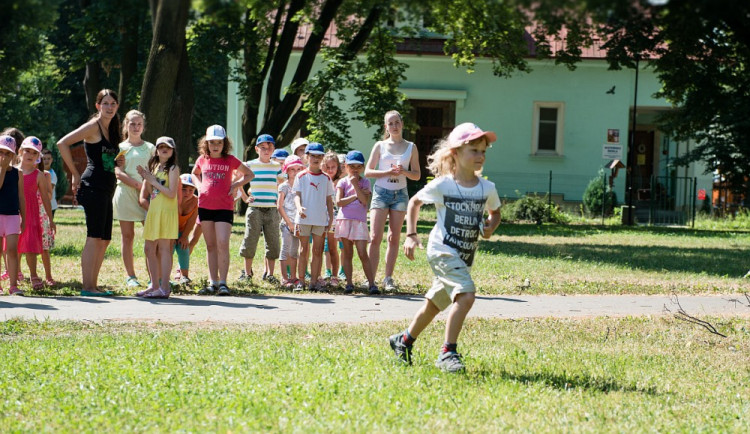 Máte poslední možnost přihlásit své ratolesti na letní vědecký tábor. Uzávěrka je ve středu