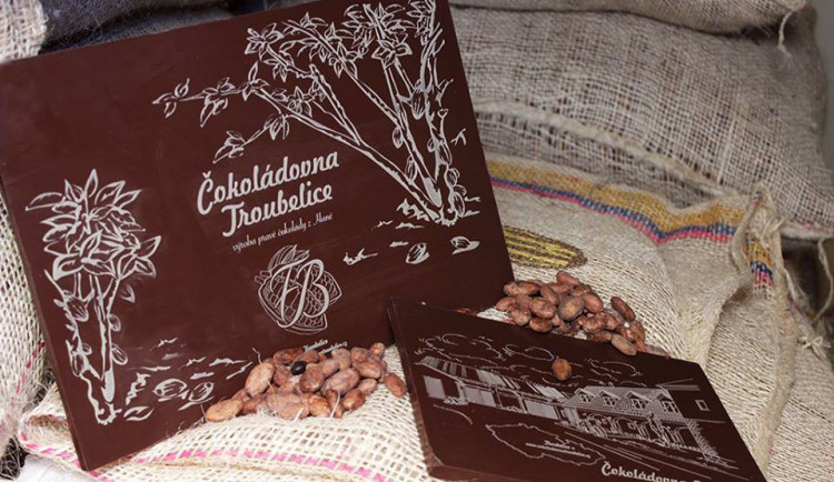 Na každém kousku čokolády si dají opravdu záležet. Poodhalili jsme tajemství výroby čokolády v Troubelicích