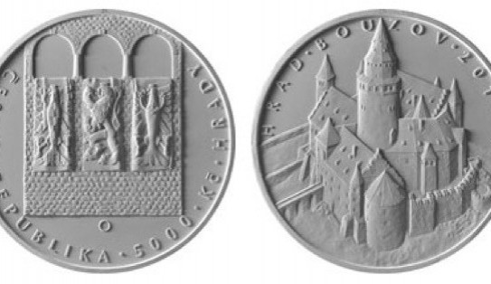 Česká národní banka vydala minci s hradem Bouzovem. Na ražbu použila přes sto šedesát kilo zlata