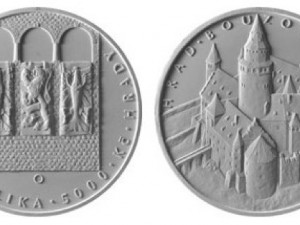 Česká národní banka vydala minci s hradem Bouzovem. Na ražbu použila přes sto šedesát kilo zlata