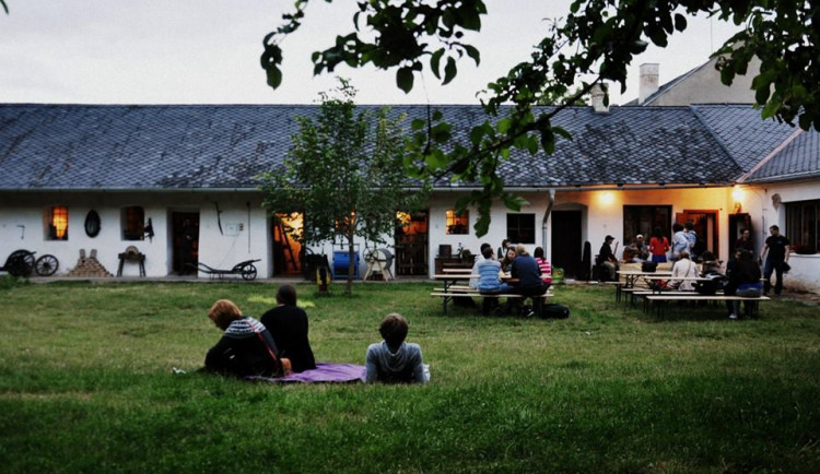 KULTURA V OLOMOUCI: Festival ve skanzenu Příkazy nebo Noc kostelů