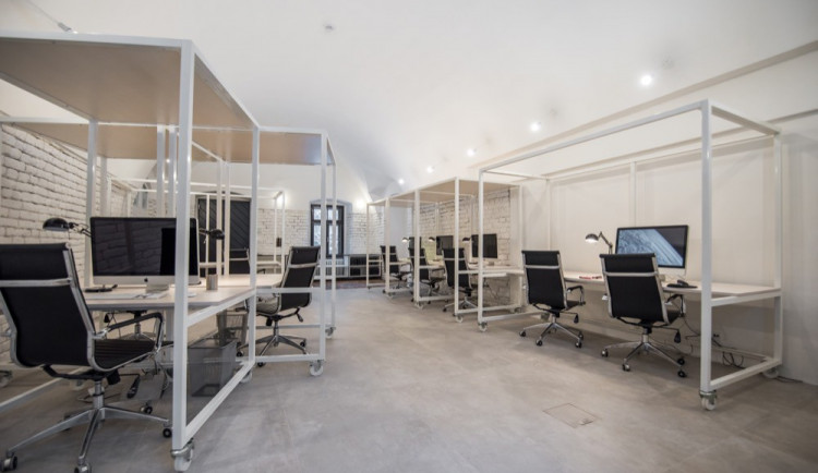 FOTO: V Olomouci slavnostně otevřelo coworkingové centrum Vault 42, nakoukněte dovnitř
