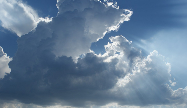 POČASÍ NA STŘEDU: Sem tam se obloha zatáhne, pršet ale bude jen minimálně