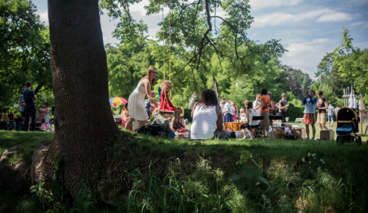 V parku ve Velké Bystřici se v sobotu koná celodenní kulturní akce PIQUE-NIQUE