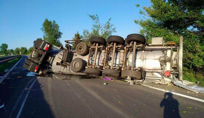 Řidiče převrácené cisterny na D46 obvinili policisté z ohrožení z nedbalosti