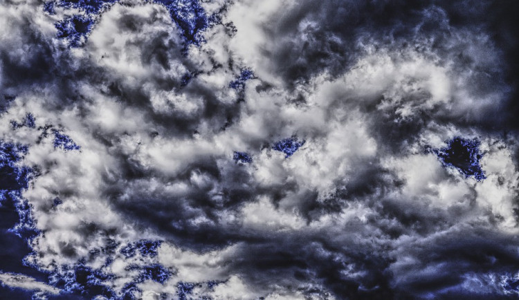 POČASÍ NA STŘEDU: Po obloze se dnes budou hodit mraky, pršet bude ale minimálně