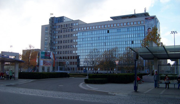 Olomoucký kraj ulehčil hluchoněmým komunikaci s krajským úřadem díky projektu Tichá linka