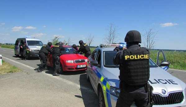 Čeští a polští policisté společně nacvičovali přeshraniční pronásledování