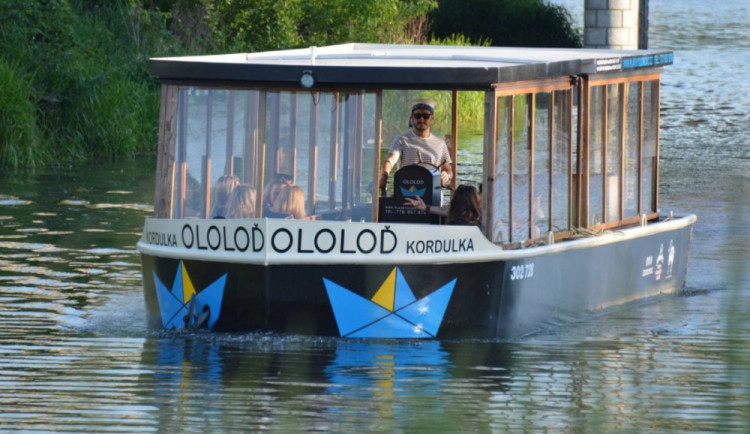 Kordulka bude Moravu brázdit i o prázdninách. Jaký program chystá její kapitán Šimon Pelikán?