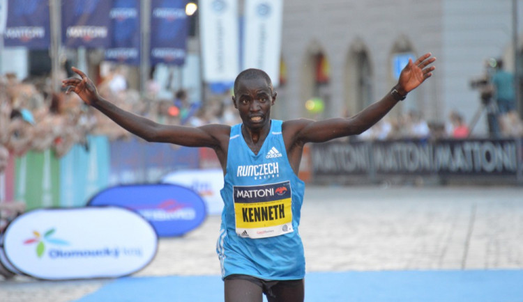 Olomoucký půlmaraton vyhrál Josphat Kiprop Kiptis z Keni, v ženách kralovala Worknesh Degefa z Etiopie