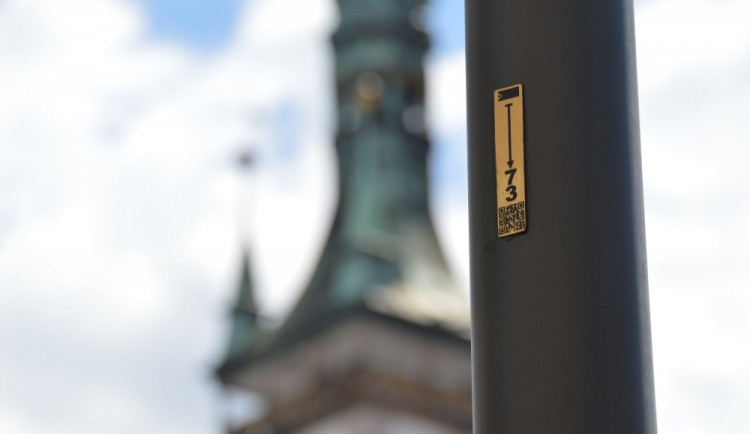 Do konce prázdnin budou mít sloupy veřejného osvětlení označení. Budou sloužit pro orientaci záchranářům