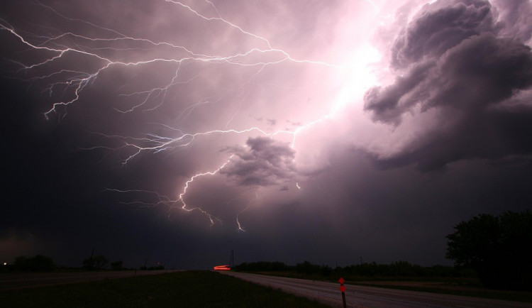 POČASÍ NA ÚTERÝ: Bude horko, k večeru přijdou bouřky